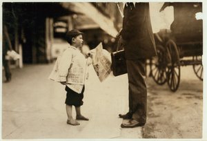 1911年、マサチューセッツ州ローレンスで午後6時まで新聞を販売していた6歳の新聞配達人ハイマン