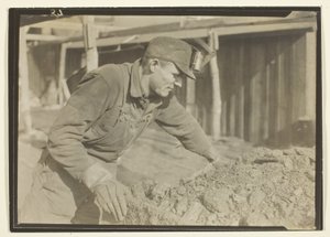 ペンシルベニア州、石炭列車の運転手 作： Lewis Wickes Hine