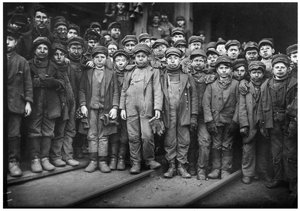 ブレイカーボーイズピッツトンペンシルバニア州c.1911 作： Lewis Wickes Hine
