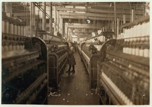 モラハンコットンミルズ、サウスカロライナ州ニューベリーの子スピナー、1908年 作： Lewis Wickes Hine