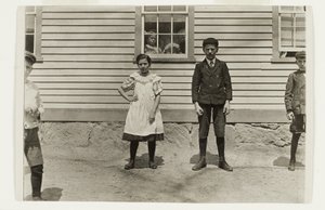 エドワードサンジェルマンと彼の妹デリア、ロードアイランド州フェニックス、1909年4月 作： Lewis Wickes Hine