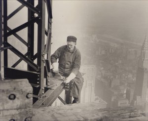 建設中のエンパイアステートビルディング、1930年