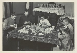 花を作る家族 作： Lewis Wickes Hine