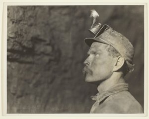 "煌めきを追え"、ウェールズ人炭鉱夫。日暮れから1マイルの炭鉱 作： Lewis Wickes Hine