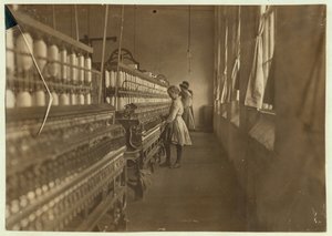 1908年に3年間働いているサウスカロライナ州ランカスターコットンミルズのスピナーであるハッティハンター 作： Lewis Wickes Hine