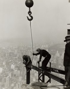 ニューヨーク、エンパイア・ステート・ビルディングの上空。