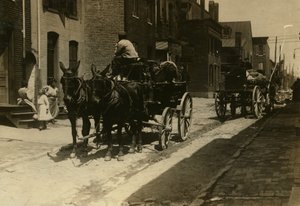 メリーランド州ボルチモアのフェルズ・ポイントで、周辺のベリー農園で働く労働者を待つ馬車。