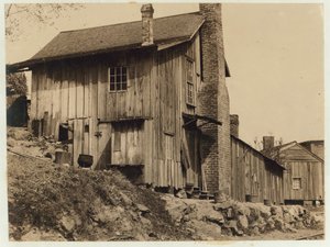 1913年、ジョージア州のローマ靴下工場の労働者向け住宅 作： Lewis Wickes Hine