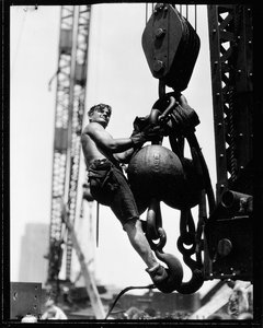 ホイスト上、エンパイアステートビルディング、1931年 作： Lewis Wickes Hine