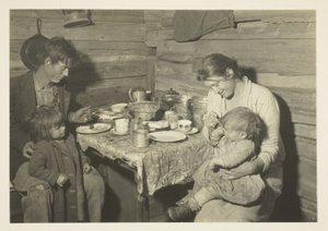 赤十字の世話で煙ハウスで暮らす貧しい農村家族（オクラホマ州 作： Lewis Wickes Hine