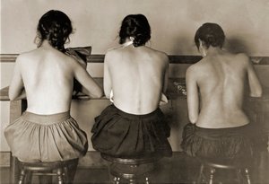 ミシン少女、1917年頃