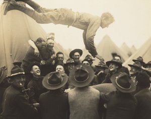 空中に投げ出された兵士、1917 年。