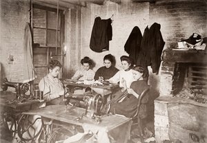 不明な画像 作： Lewis Wickes Hine