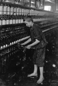 不明な画像 作： Lewis Wickes Hine