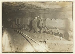 無題（炭鉱の炭車） 作： Lewis Wickes Hine