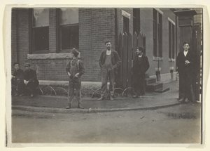 ロードアイランド州ウォーレン 作： Lewis Wickes Hine