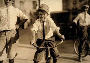 ウエスタンユニオンメッセンジャーボーイ、テキサス州ヒューストン、1913 作： Lewis Wickes Hine