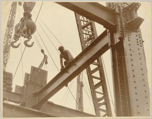 エンパイアステートビルディングの労働者、1930年頃 作： Lewis Wickes Hine