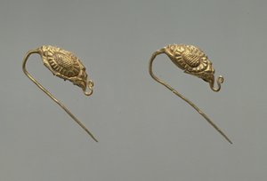 金のイヤリングのペア、遼王朝、10〜11世紀