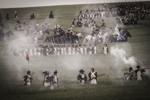 歴史の再現。ナポレオン戦争の戦場におけるフランス軍の歩兵、騎兵、将校たち 作： Unbekannt Unbekannt