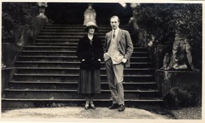 レイチェル・キャベンディッシュ女史とフィンドホーン子爵スチュアート氏（モノクロ写真