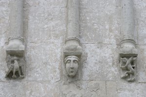 ロシア、ウラジーミル、ボゴリウボボ。ネル川沿いの聖母の執り成し教会の彫刻による装飾 作： Unbekannt Unbekannt
