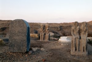エジプト、ブト（テル・エル・ファライン）の考古学的発掘物、2つの神を描いた像、エジプト文明