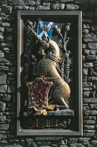 ホリールード宮殿の正面にある紋章「ユニコーン」（イギリス・スコットランド・エディンバラ 作： Unbekannt Unbekannt