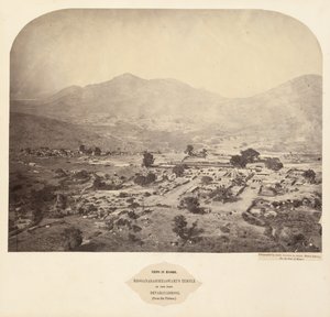 マイソールの景色: ボーガナラシムハスワミ寺院、砦、デヴァラヤドルグ (台地から) 作： Lieutenant Colonel Henry Dixon