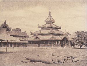 アメラプーラ: 白象の宮殿