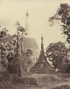 ラングーンシュエ・ダゴン・パゴダ近景、1855年11月（写真） 作： リンネ・トライプ