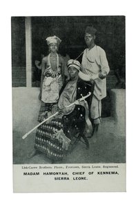 マダム・ハモニア、ケネマの首長、シエラレオネ、1905-07年 作： Lisk Carew Brothers