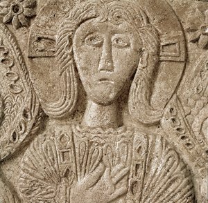 中世の考古学（Middle Ages）。ロンバルディアの蛮族芸術：キリストの細部、ラチス公爵の祭壇の低浮き彫り。彫刻、ロンバルディア美術、737-744年。チヴィダーレ・デル・フリウリ、クレティアン美術館、大聖堂の宝物