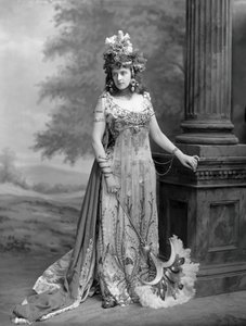 アルジャーノン・バーク夫人 1870-1967年、旧姓グエンドリン・アイリーン、エミリー・スローン＝スタンリー...、1897年。 作： London . Photo studio Lafayette