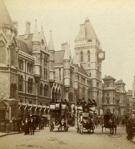 法廷、ストランド、ロンドン、19世紀後半。 作： London Stereoscopic and Photographic Co