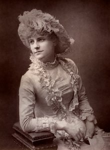 バイオレットキャメロン、イギリスの女優、1882年 作： London Stereoscopic and Photographic Co