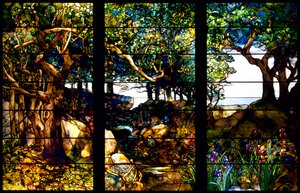 3つのパネルの樹木が茂った風景、1905年頃（ガラス、銅箔、鉛、木） 作： Louis Comfort Tiffany