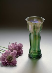 ルイス・コンフォート・ティファニー（1848-1933）の虹色ガラスの花瓶（リバティ様式 作： Louis Comfort Tiffany