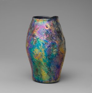 花瓶 作： Louis Comfort Tiffany