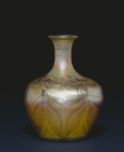 花瓶、1894年頃 作： Louis Comfort Tiffany