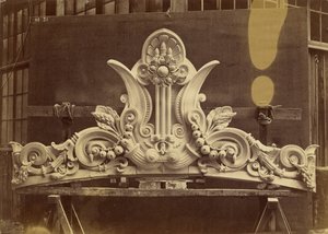パビリオン・ペディメントの減衰。メイン・ファサード 作： Louis Emile Durandelle