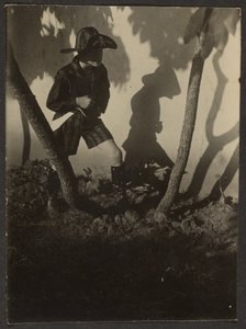 [海賊の格好をした少年が木立の中にいる】。］ 作： Louis Fleckenstein