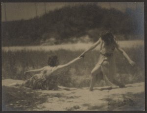 [ダンサーズ・イン・ガーデン］ 作： Louis Fleckenstein