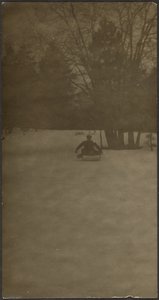 [雪の中のソリに乗った人物] 作： Louis Fleckenstein