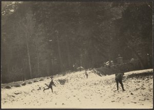 [雪の中のフィギュア］ 作： Louis Fleckenstein