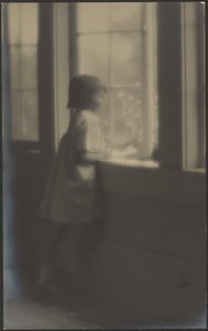 [窓の外を眺める少女］ 作： Louis Fleckenstein