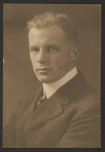 [クルーカットの男の肖像]。 作： Louis Fleckenstein
