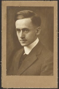 [襟の高い男の肖像]。 作： Louis Fleckenstein