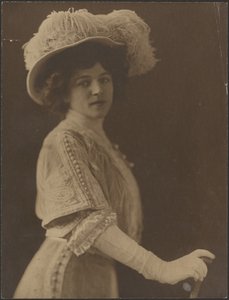[傘をさして立つ女性の肖像]。 作： Louis Fleckenstein