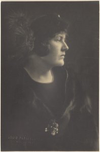 [毛皮のケープを着た女性の肖像]。 作： Louis Fleckenstein